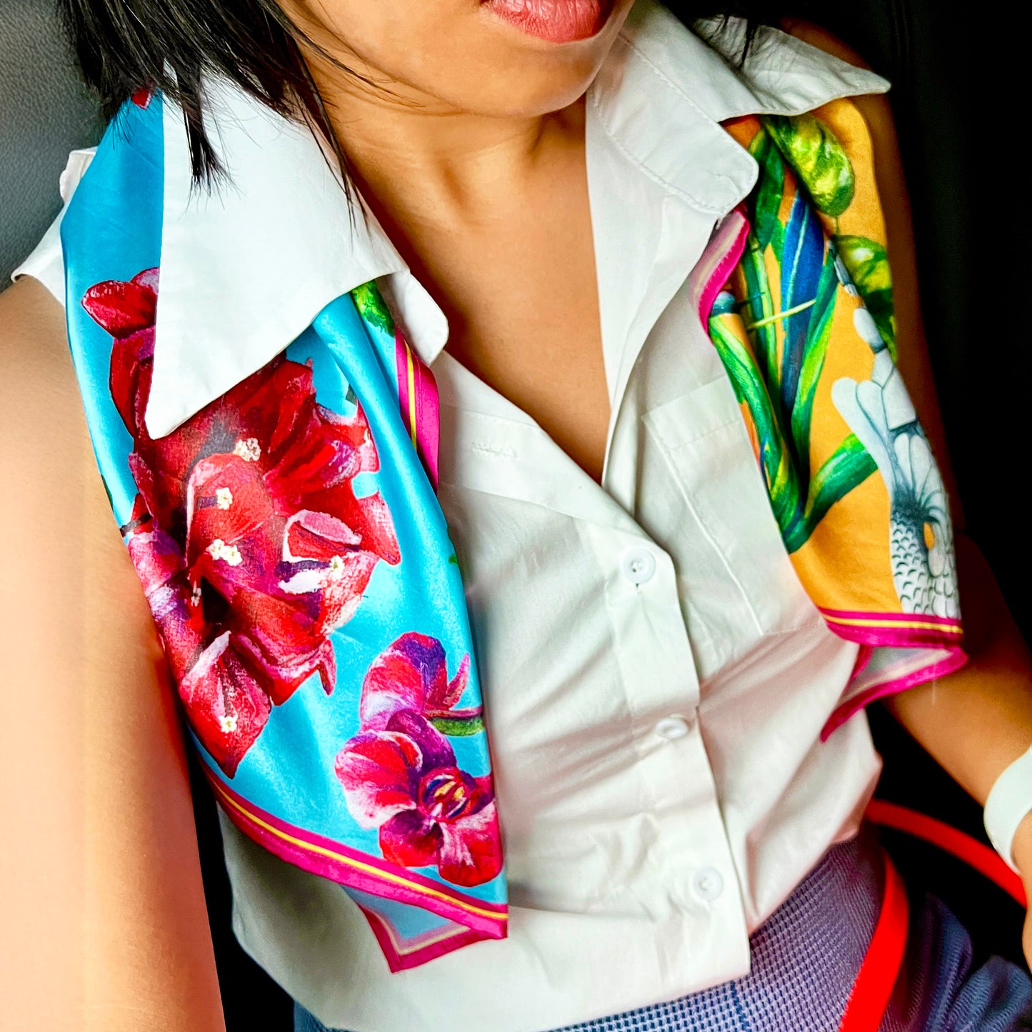 #singaporeart #singaporeartscarf #singaporescarf #singaporecorporategift #singporepremiumgift #uniquesingaporeart #singaporefemalegift #artscarves #corporategifting #customisedsingaporegift